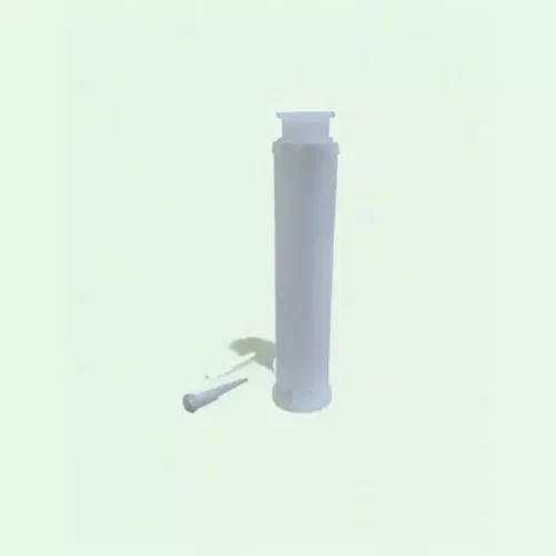 canule et poussoir pour une seringue anti cafards